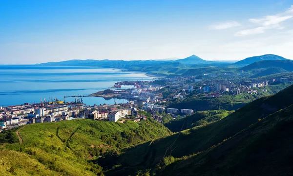 Ciudad junto al mar . — Foto de Stock