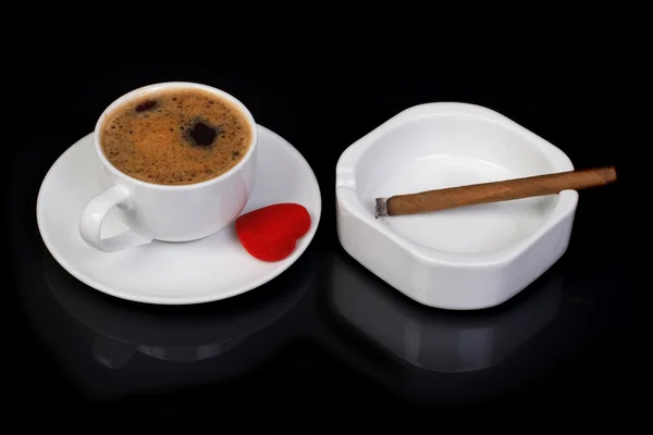 Coffee and a cigar. low key — Stock Photo, Image