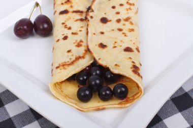 çilek ile tatlı sağlıklı krep