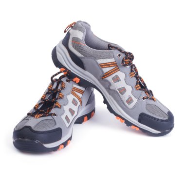 Beyaz arkaplanda izole edilmiş spor ayakkabılar