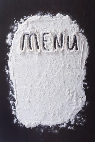 Handgeschreven inscriptie "menu" is gemaakt met meel — Stockfoto
