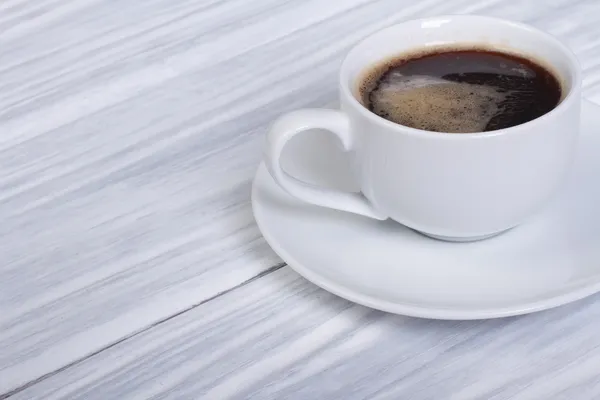 Black coffee on a white wooden table — Stock Photo, Image