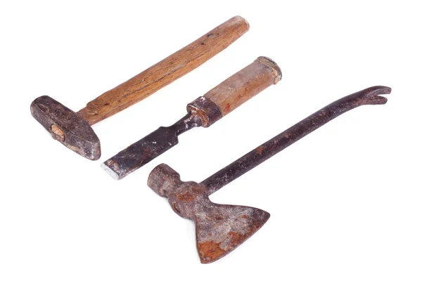 Um jogo de velhas ferramentas um martelo, machado, cinzel isolado em branco — Fotografia de Stock