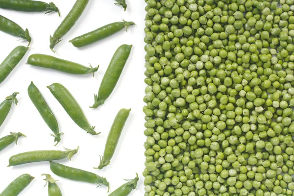 Green pea pods closed and fresh peas isolated on white — Stock Photo, Image