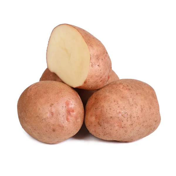 Całe surowe ziemniaki i podzielone na białym tle — Zdjęcie stockowe