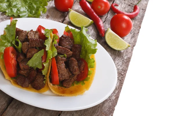 Mexican fast food: tacos stuffed with meat and vegetables — Stock Photo, Image