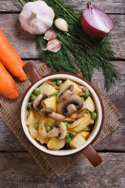 Potatoes with mushrooms in a pot. top view — Stock Photo, Image