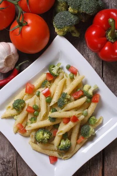 Pasta with vegetables on the table top view — Stock Photo, Image