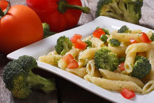 Vegetariansy lunch. Pasta with vegetables — Stock Photo, Image