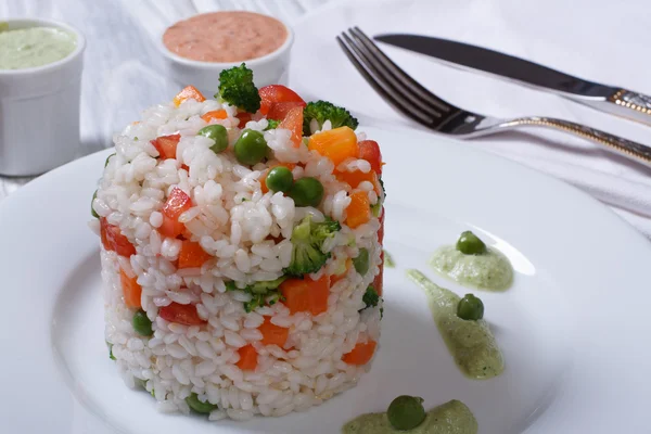 Rice with vegetables and sauce on a wooden table. risotto — Stock Photo, Image