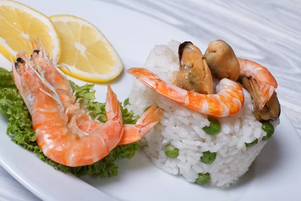 Large king prawns and round rice with peas — Stock Photo, Image