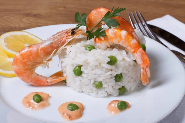 Rice with shrimps and green peas on the table — Stock Photo, Image