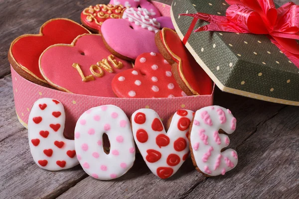 Gift box with hearts ginger cookies. love — Stock Photo, Image