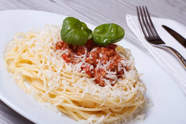 Italian pasta with bolognese sauce and parmesan cheese — Stock Photo, Image