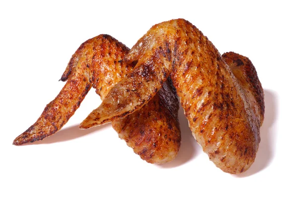 Dvě smažená kuřecí křídla s křupavou kůrkou, izolované na bílém — Stock fotografie