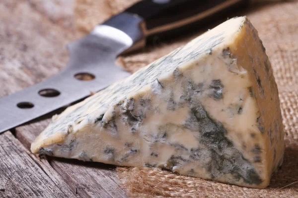 Blue cheese close up on an old wooden table — Stock Photo, Image
