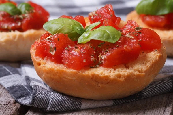 Italian Bruschetta with tomatoes and fragrant basil — Stock Photo, Image