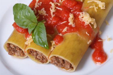 eti, domates sosu üstten görünüm ile makarna makarna 