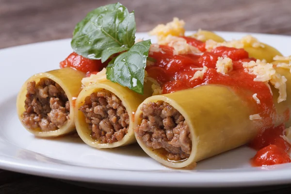 Cannelloni pasta with minced meat and tomato sauce — Stock Photo, Image