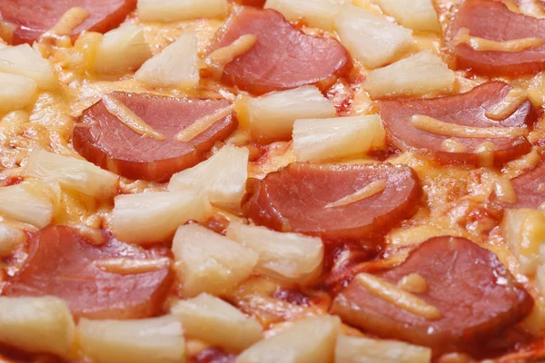 Suculent pizza hawaiiană cu ananas și șuncă macro fundal — Fotografie, imagine de stoc