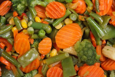 yukarıda haşlanmış sebze görünümün arka planında