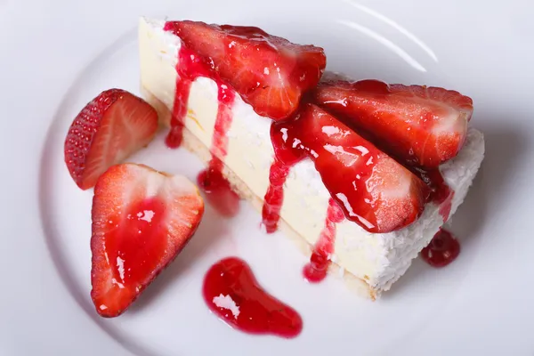 Cheesecake met verse aardbeien uitzicht van bovenaf Stockafbeelding