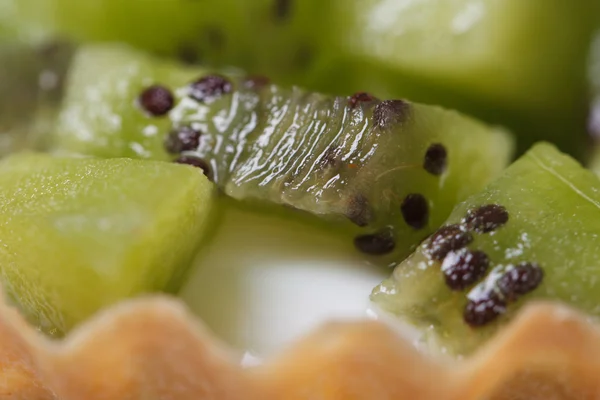 Tarta con kiwi de frutas y crema horizontal . —  Fotos de Stock