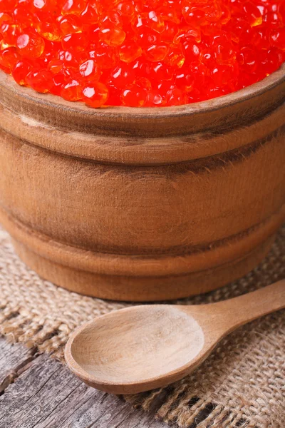 Red salmon caviar in a wooden keg macro — Stock Photo, Image
