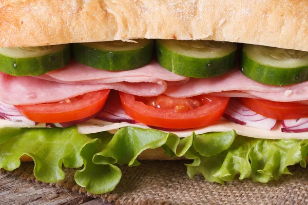 Sandwich with ham and vegetables close-up on the table — Stock Photo, Image