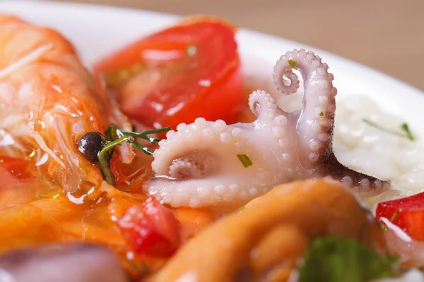 Seafood: shrimp and an octopus close up in Asian soup — Stock Photo, Image