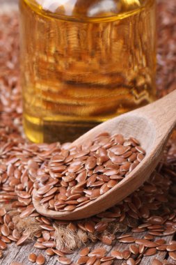 tahta kaşık ve petrol makro keten tohumu