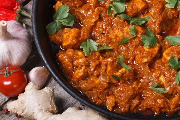 Filetto di pollo in salsa di curry vista dall'alto macro — Foto Stock