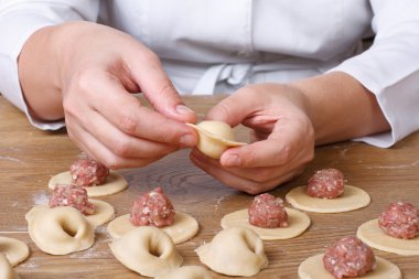 Cook eller köfte kıyma ile heykeltraşlık