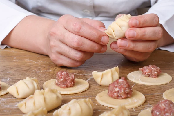 The process of cooking Asian gyoza dumplings — Stock Photo, Image