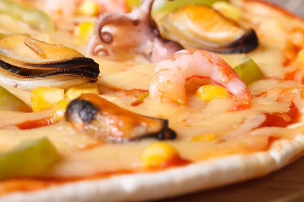 Texture pizza with sea fruit closeup. horizontal. — Stock Photo, Image