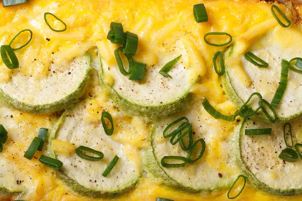 Ugnsbakad zucchini, ägg och ost ovanifrån — Stockfoto