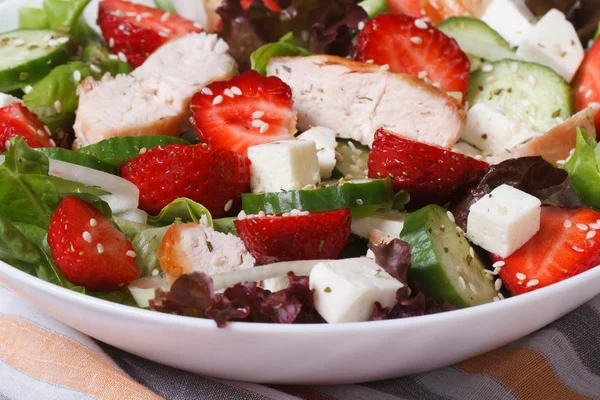 Salad of strawberries, cheese, chicken and vegetables macro — Stock Photo, Image