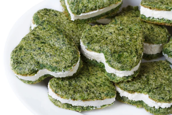 Green heart of spinach and cream cheese isolated — Stock Photo, Image