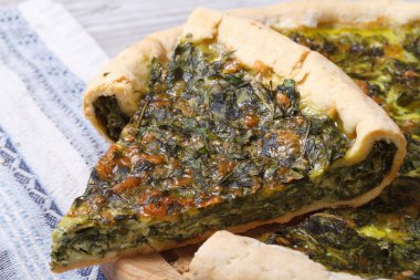 Ispanak ve peynir tablo makro üzerinde pasta