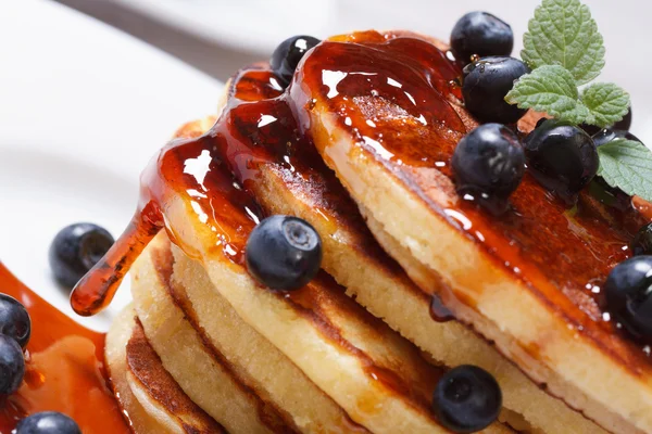 Pancake delicious with blueberries, mint and syrup macro — Stock Photo, Image