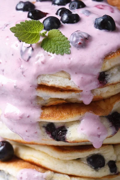 Food background. Blueberry Pancake with berry cream sauce — Stock Photo, Image