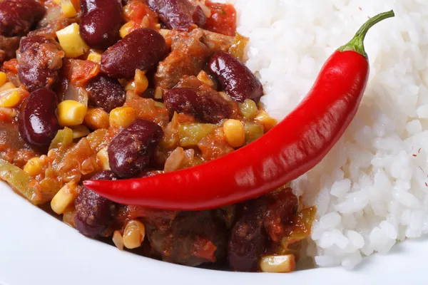 Comida sabrosa: chile con carne y arroz macro — Foto de Stock