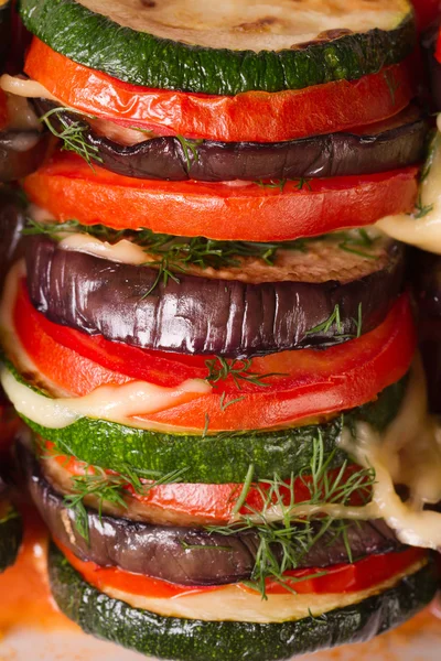 Aubergines, courgettes et tomates cuites macro vertical — Photo
