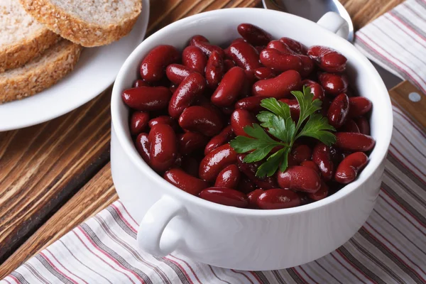 Frijoles rojos hervidos en bowl close up horizontal vista superior —  Fotos de Stock