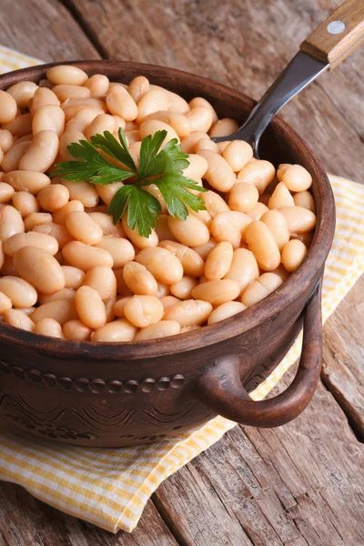 Boiled white kidney beans in a brown pot closeup vertical — Stock Photo, Image