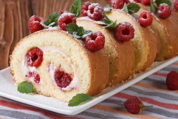 Swiss roll with raspberry and mint close up horizontal — Stock Photo, Image