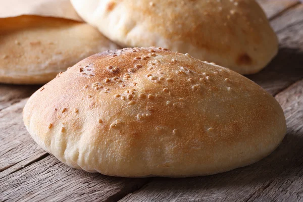 Freshly baked pita bread on the wooden table closeup — Stock Photo, Image