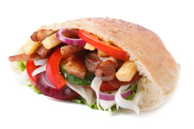 et, sebze ve patates üzerine beyaz izole pide, döner