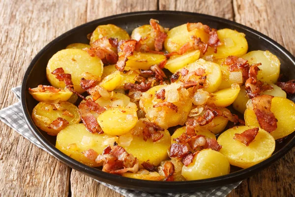 Bratkartoffeln German Cottage Fries Con Pancetta Cipolla Vicino Nel Piatto — Foto Stock