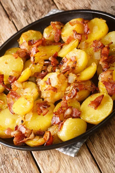 Bratkartoffeln German Cottage Patate Con Pancetta Cipolla Vicino Nel Piatto — Foto Stock